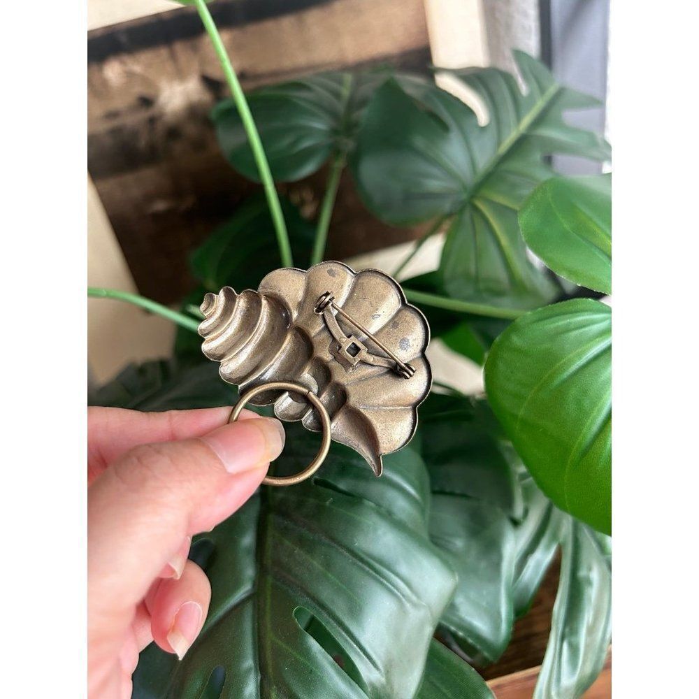 Shell Brooch  - Picture 5 of 5